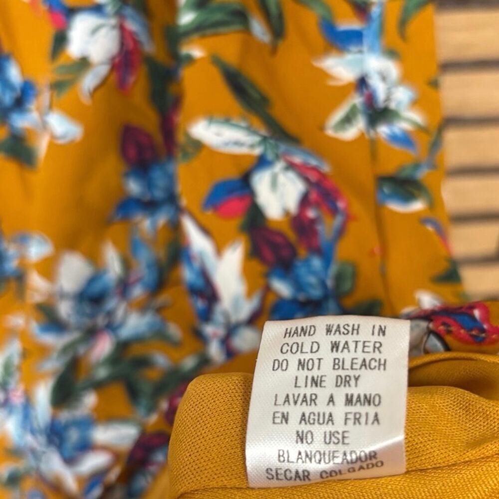 Entro Gold Floral Dress Size Medium - Picture 9 of 9